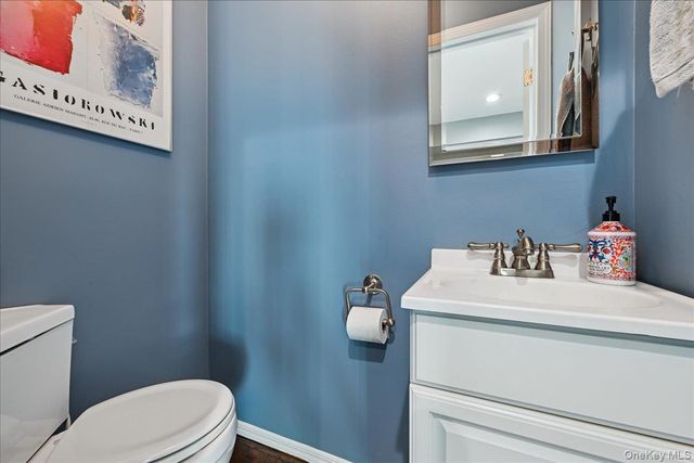 21 Colgate Lane, Woodbury, NY 11797