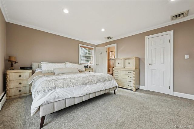 21 Colgate Lane, Woodbury, NY 11797