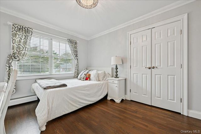 21 Colgate Lane, Woodbury, NY 11797