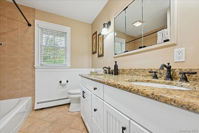 21 Colgate Lane, Woodbury, NY 11797