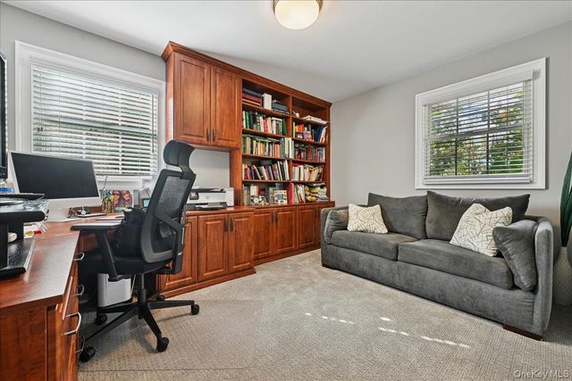 21 Colgate Lane, Woodbury, NY 11797