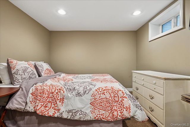 21 Colgate Lane, Woodbury, NY 11797