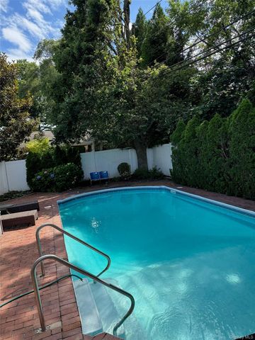 21 Colgate Lane, Woodbury, NY 11797