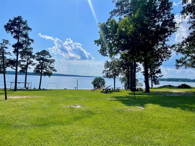 520 Lake Shore Drive, Trinity, TX 75862