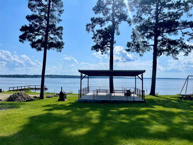 520 Lake Shore Drive, Trinity, TX 75862
