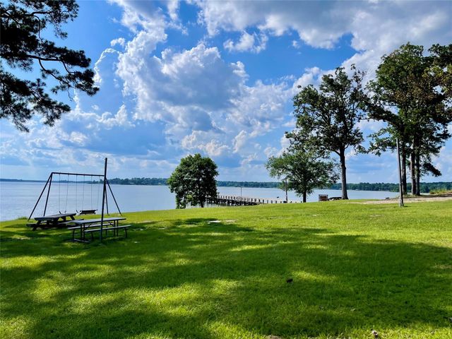 520 Lake Shore Drive, Trinity, TX 75862