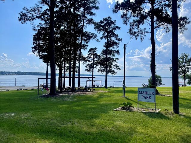 520 Lake Shore Drive, Trinity, TX 75862