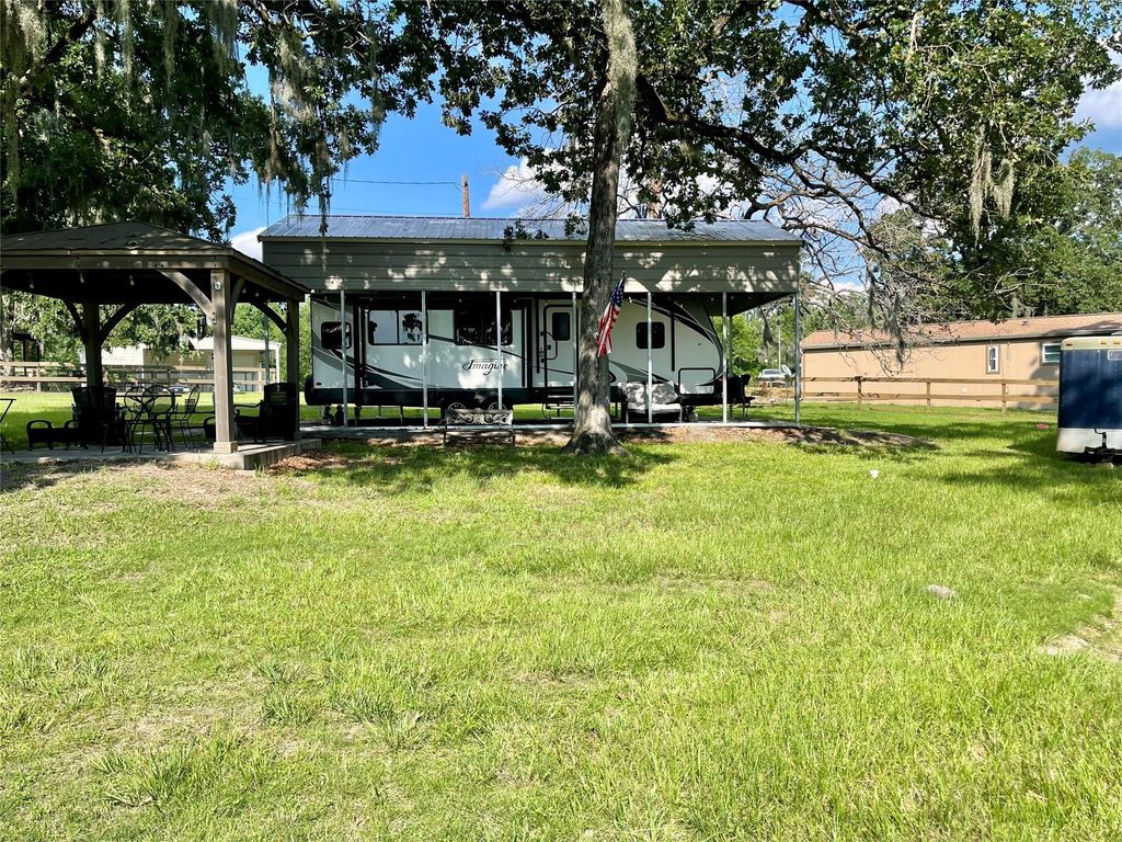 520 Lake Shore Drive, Trinity, TX 75862