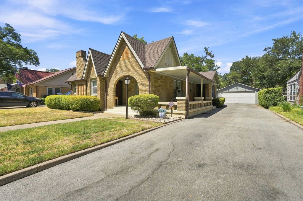 2215 Primrose Avenue, Fort Worth, TX 76111 — photo 2