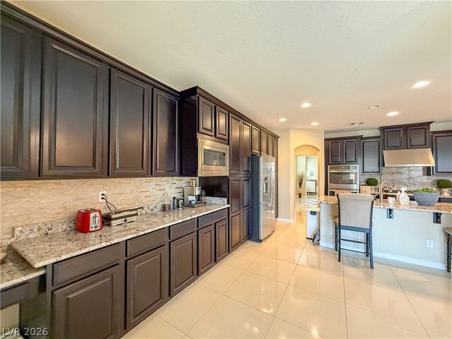 7276 White Bloom Avenue, Las Vegas, NV 89117