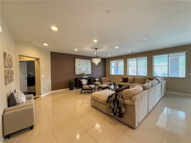 7276 White Bloom Avenue, Las Vegas, NV 89117