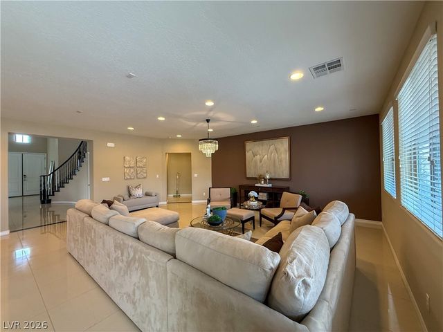 7276 White Bloom Avenue, Las Vegas, NV 89117