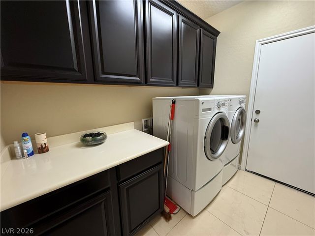 7276 White Bloom Avenue, Las Vegas, NV 89117