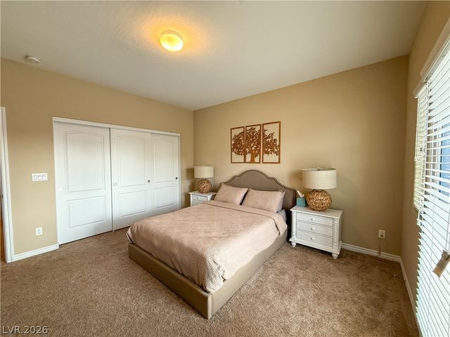 7276 White Bloom Avenue, Las Vegas, NV 89117