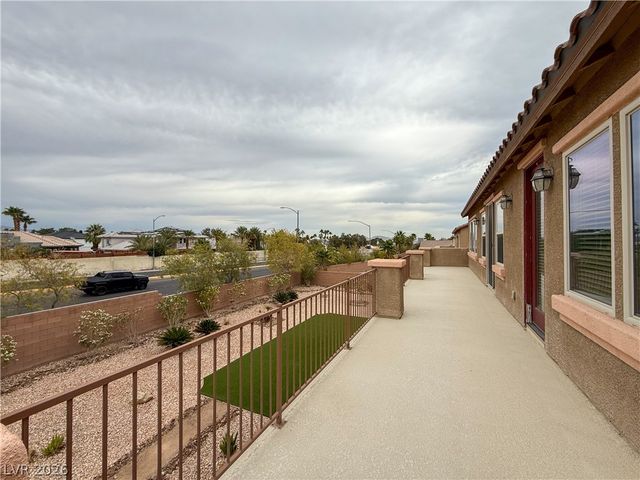 7276 White Bloom Avenue, Las Vegas, NV 89117