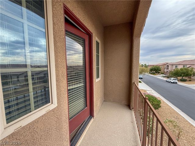 7276 White Bloom Avenue, Las Vegas, NV 89117