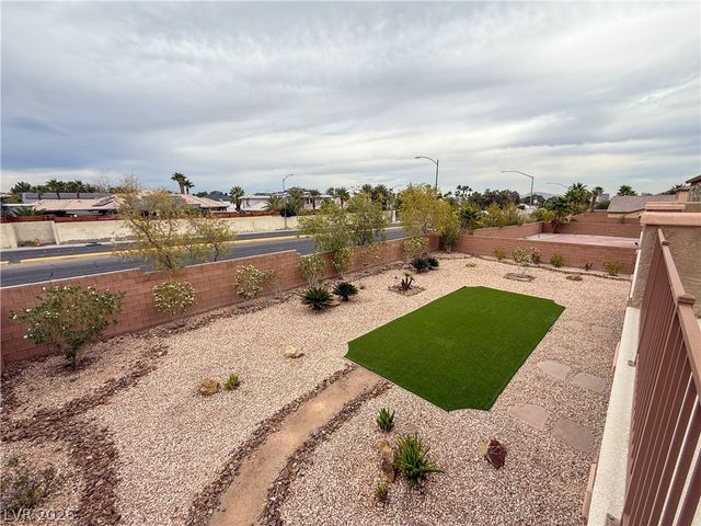 7276 White Bloom Avenue, Las Vegas, NV 89117