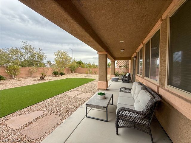 7276 White Bloom Avenue, Las Vegas, NV 89117