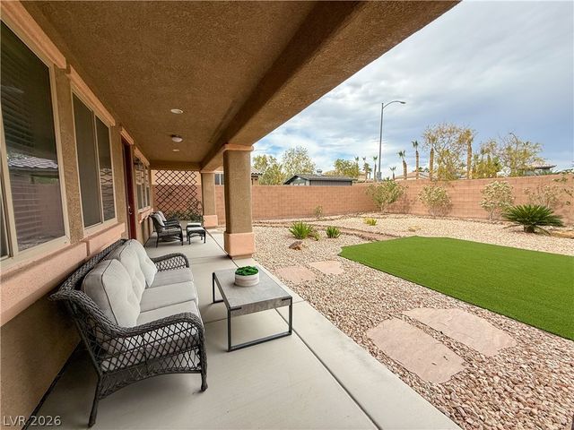 7276 White Bloom Avenue, Las Vegas, NV 89117