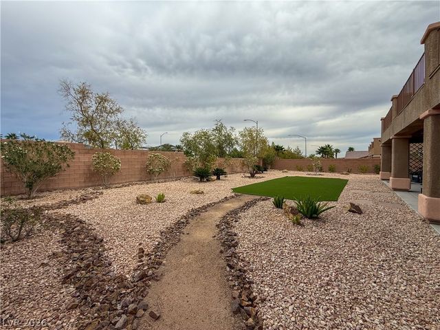 7276 White Bloom Avenue, Las Vegas, NV 89117