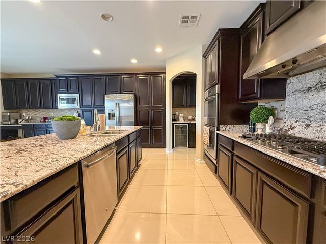 7276 White Bloom Avenue, Las Vegas, NV 89117