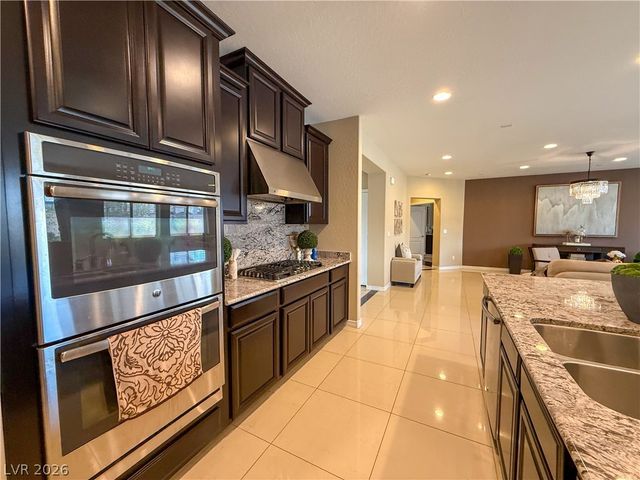 7276 White Bloom Avenue, Las Vegas, NV 89117