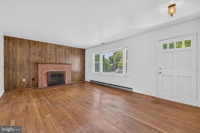 19 HAMILTON TERRACE DR, Hamilton, VA 20158