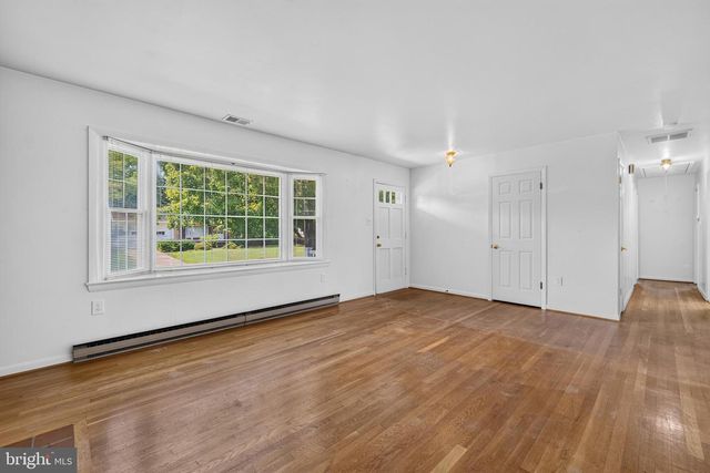19 HAMILTON TERRACE DR, Hamilton, VA 20158