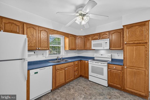 19 HAMILTON TERRACE DR, Hamilton, VA 20158