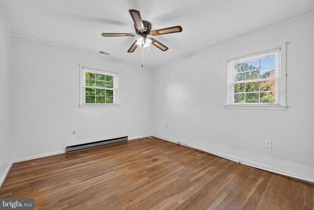 19 HAMILTON TERRACE DR, Hamilton, VA 20158