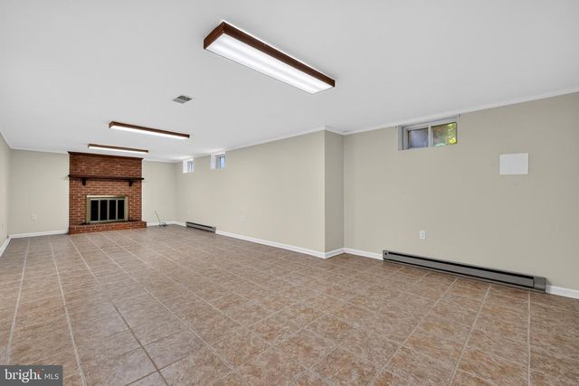 19 HAMILTON TERRACE DR, Hamilton, VA 20158
