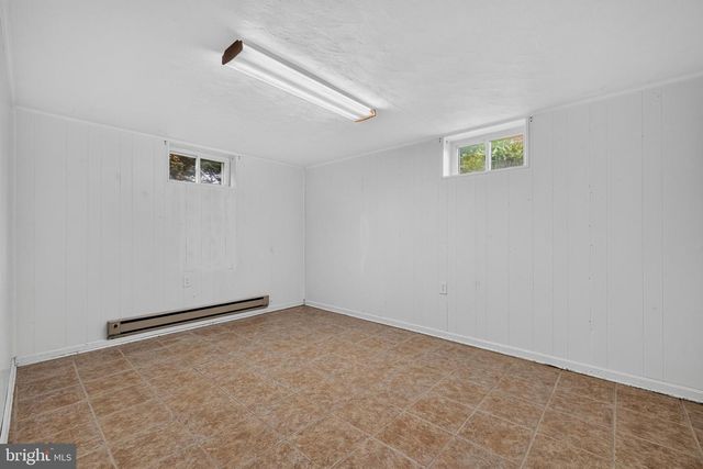 19 HAMILTON TERRACE DR, Hamilton, VA 20158