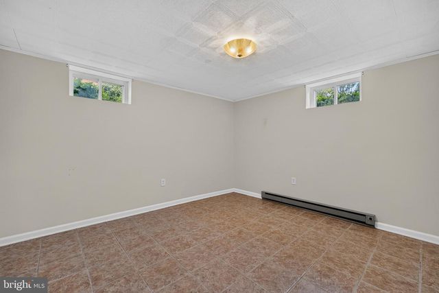 19 HAMILTON TERRACE DR, Hamilton, VA 20158