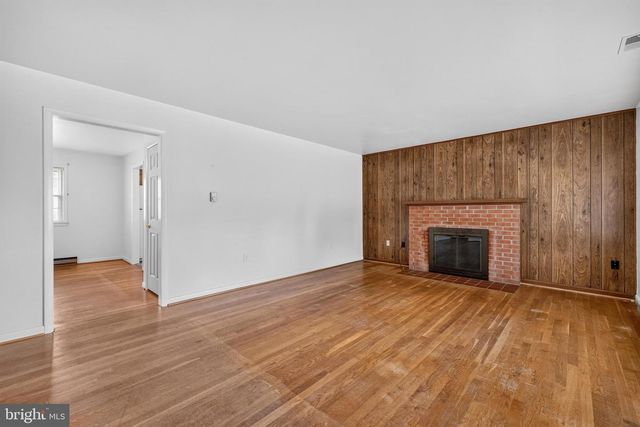 19 HAMILTON TERRACE DR, Hamilton, VA 20158