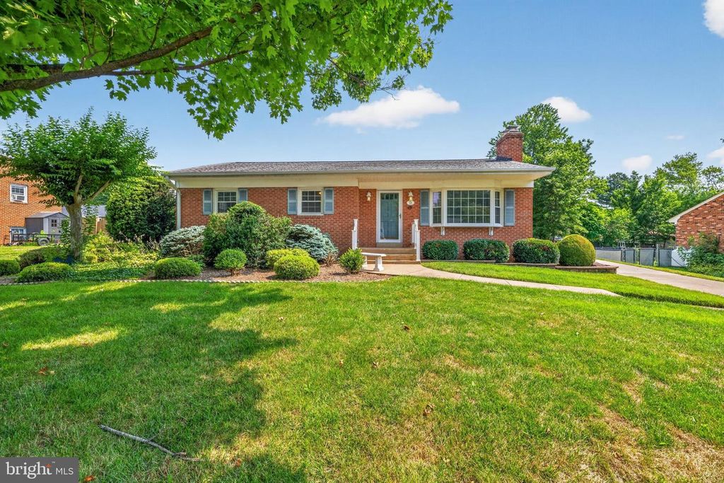 19 HAMILTON TERRACE DR, Hamilton, VA 20158