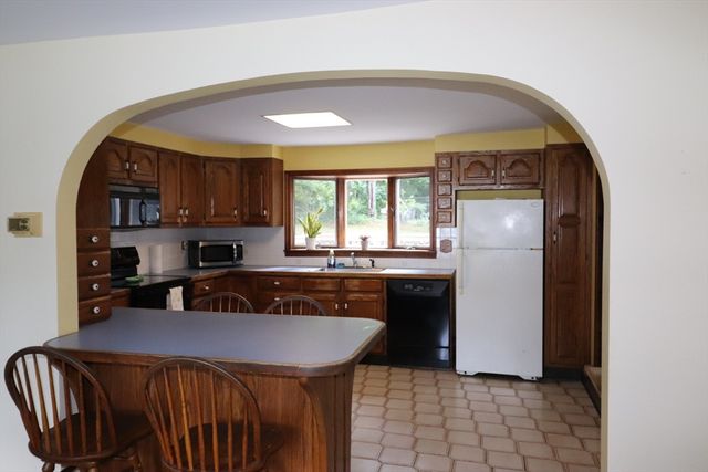 55 Franklin St, West Boylston, MA 01583