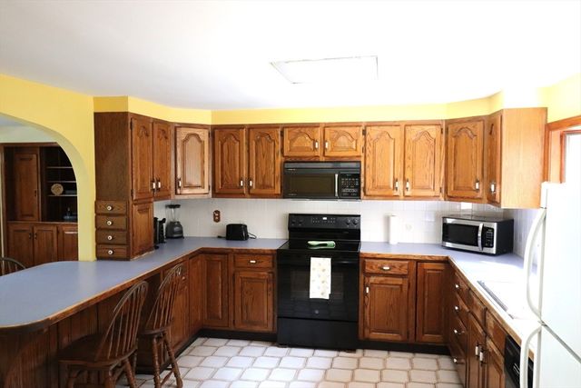 55 Franklin St, West Boylston, MA 01583