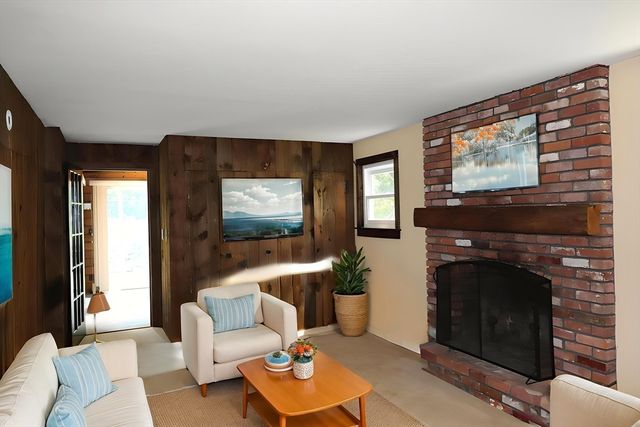 55 Franklin St, West Boylston, MA 01583