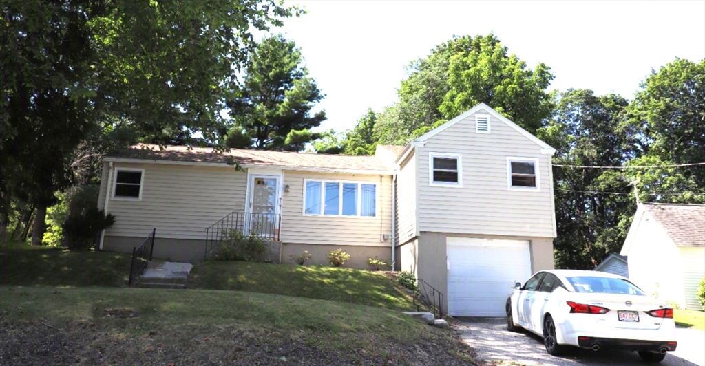 55 Franklin St, West Boylston, MA 01583
