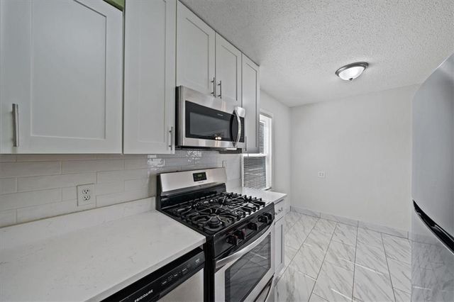 16501 E 3RD Street, Independence, MO 64056