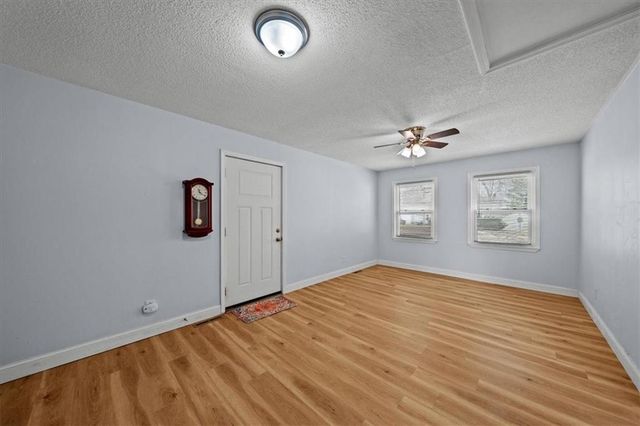 16501 E 3RD Street, Independence, MO 64056