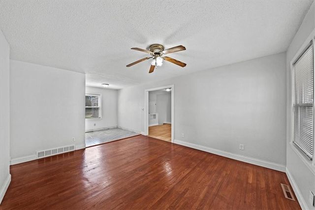 16501 E 3RD Street, Independence, MO 64056