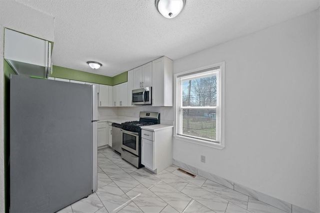 16501 E 3RD Street, Independence, MO 64056