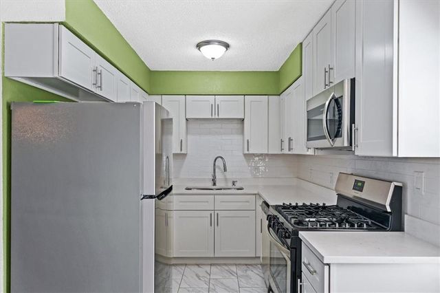 16501 E 3RD Street, Independence, MO 64056