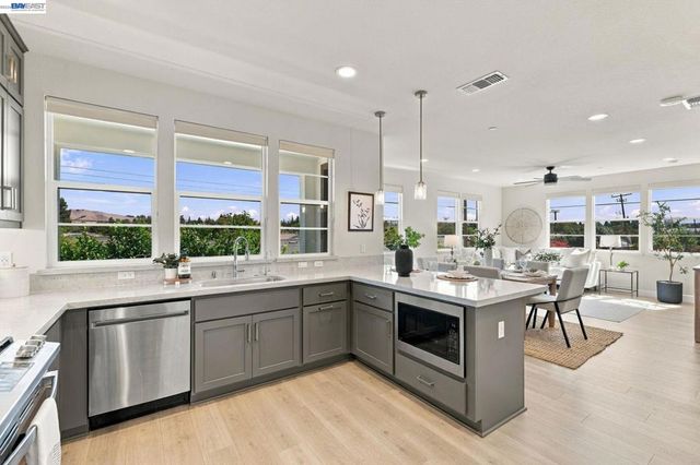 37508 Zephyr Ter, Fremont, CA 94536
