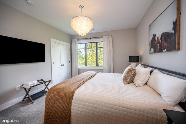 152 RIDGE RUN RD, Mc Henry, MD 21541