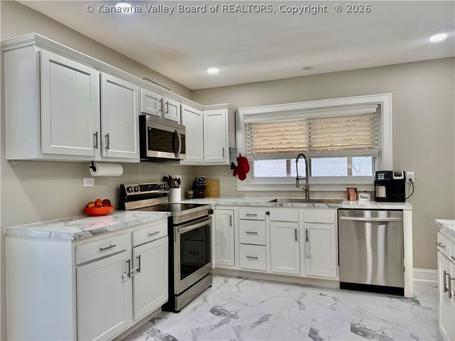 106 Layne Avenue, Nitro, WV 25143