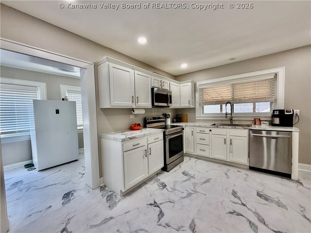 106 Layne Avenue, Nitro, WV 25143