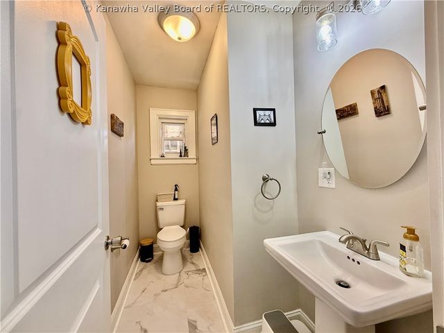 106 Layne Avenue, Nitro, WV 25143