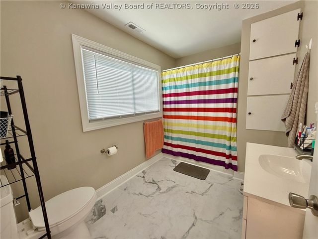 106 Layne Avenue, Nitro, WV 25143